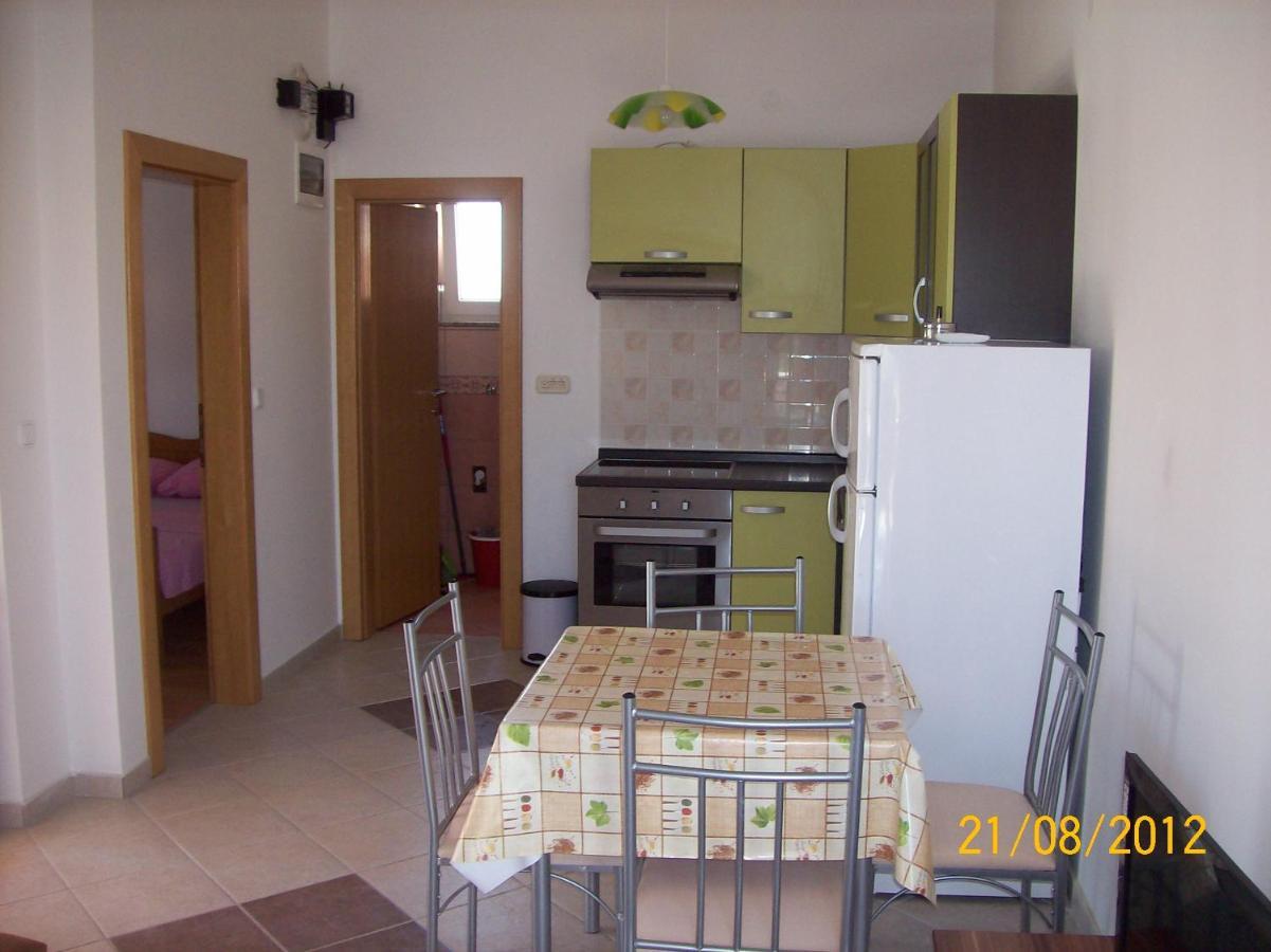 Apartments With A Parking Space Vir - 17422 Extérieur photo